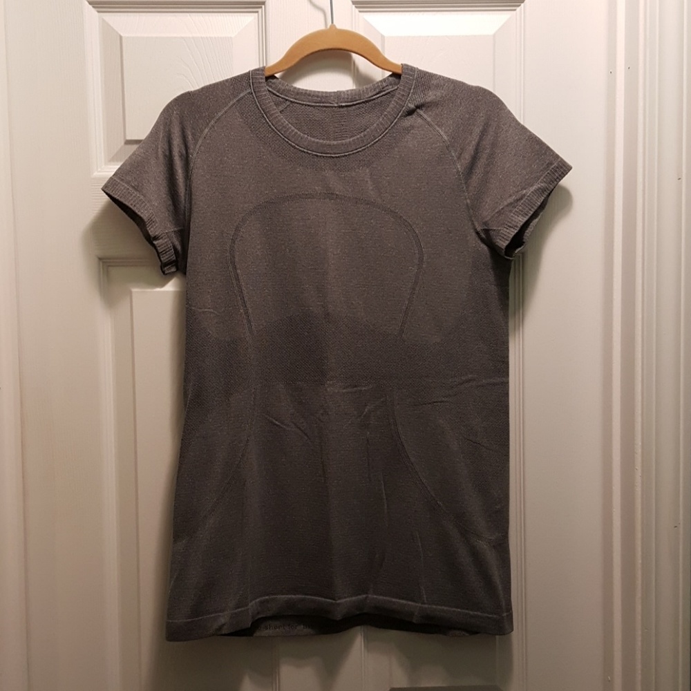 Lululemon short sleeve top